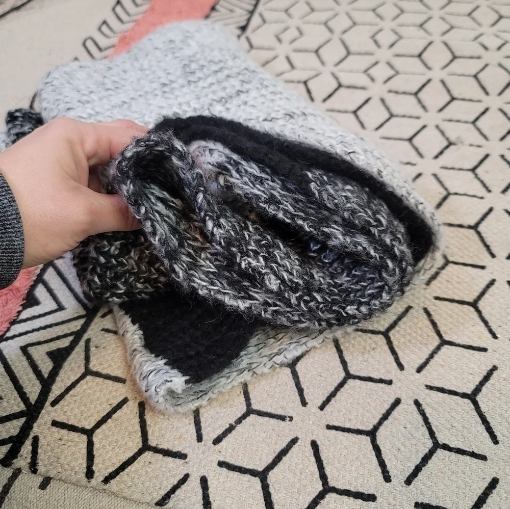 CALVIN KLEIN INFINITY SCARF